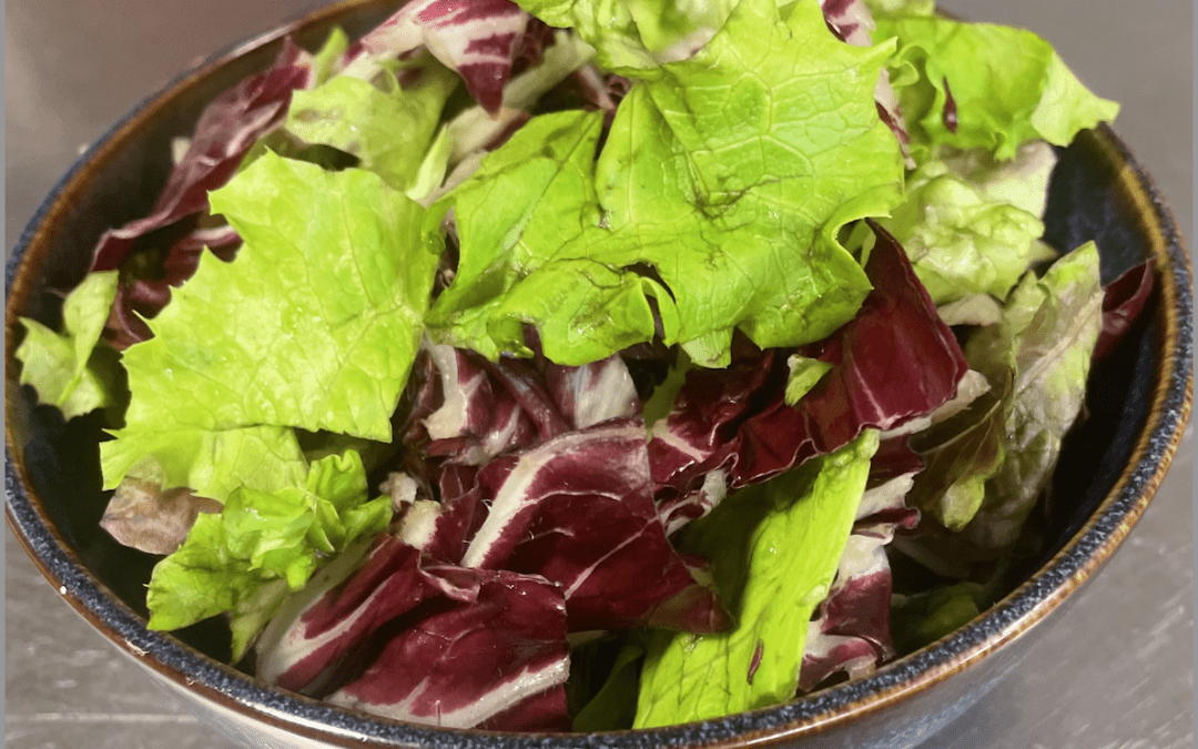 Ciotola di insalata verde